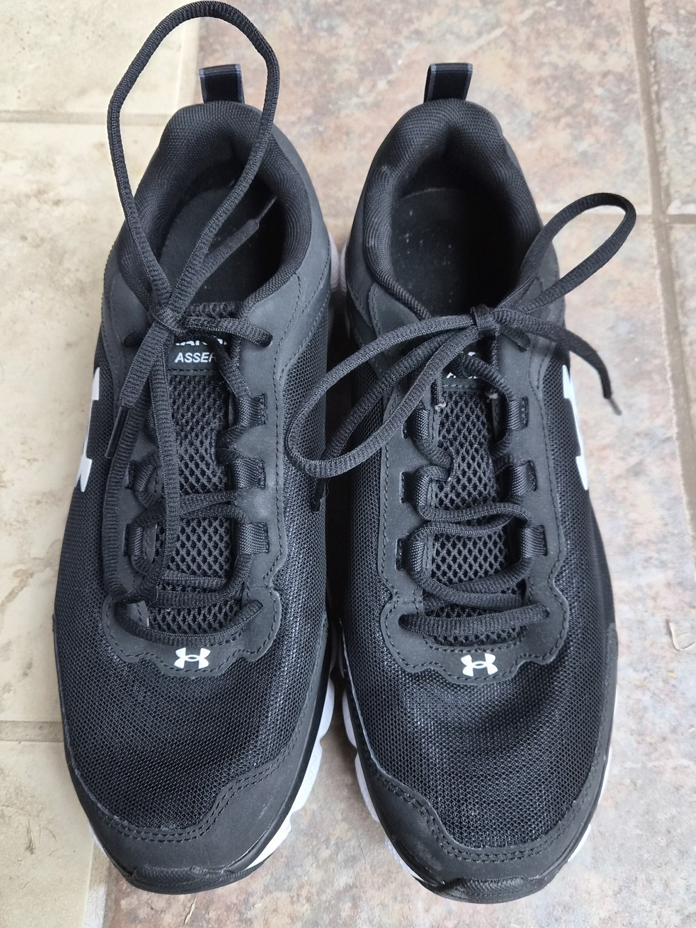 Under Armour Men's Charged Assert 9 Running Shoes Size 10